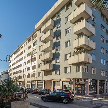 Lucilla Home - Apt Con Wifi Nel Cuore Di Údine Exterior foto